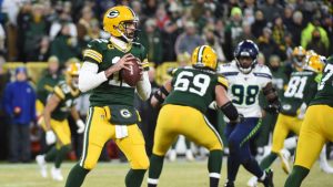 Soaring Packers host scuffling Eagles