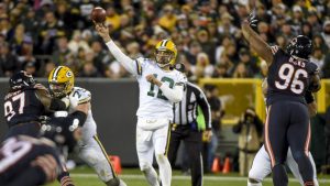 Rodgers sets Pack completion record in W over Bears
