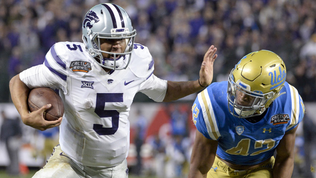 Dec 26, 2017; Phoenix, AZ, USA; Kansas State Wildcats quarterback Alex Delton (5) runs the ball under pressure from UCLA Bruins linebacker Kenny Young (42) during the second half in the 2017 Cactus Bowl at Chase Field. Photo Credit: Casey Sapio-USA TODAY Sports