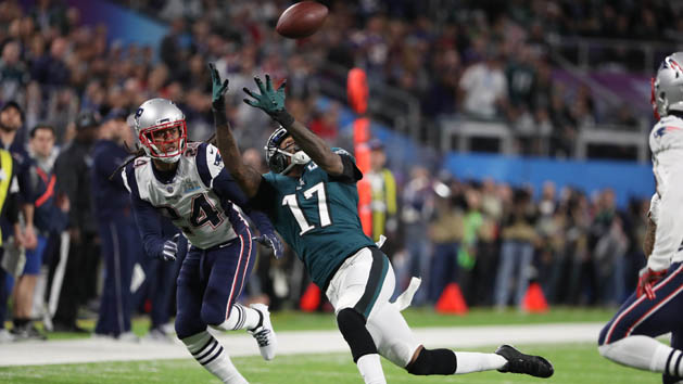 Feb 4, 2018; Minneapolis, MN, USA; Philadelphia Eagles wide receiver Alshon Jeffery (17) makes a catch against New England Patriots cornerback Stephon Gilmore (24) during the second quarter in Super Bowl LII at U.S. Bank Stadium. Photo Credit: Winslow Townson-USA TODAY Sports