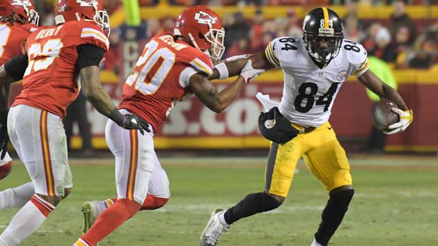 Jan 15, 2017; Kansas City, MO, USA; Pittsburgh Steelers wide receiver Antonio Brown (84) runs the ball as Kansas City Chiefs cornerback Steven Nelson (20) defends during the second quarter in the AFC Divisional playoff game at Arrowhead Stadium. Photo Credit: Kirby Lee-USA TODAY Sports