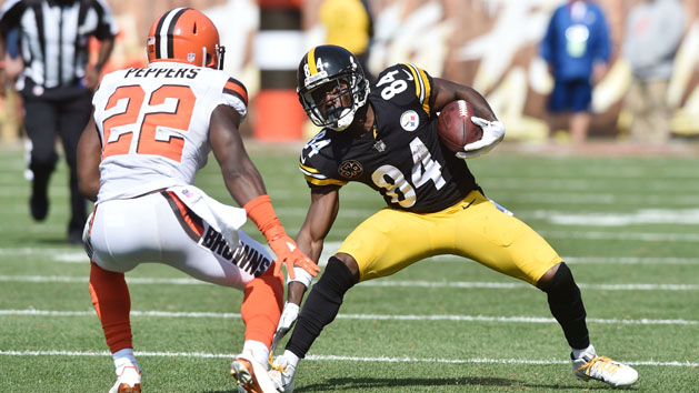 Sep 10, 2017; Cleveland, OH, USA; Pittsburgh Steelers wide receiver Antonio Brown (84) runs with the ball after a catch as Cleveland Browns linebacker Jabrill Peppers (22) defends during the second half at FirstEnergy Stadium. Photo Credit: Ken Blaze-USA TODAY Sports