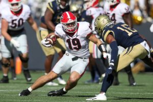 Reports: Georgia TE Bowers has shoulder surgery