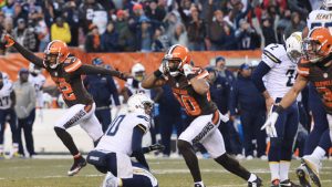 NFL Recaps: Browns win 1st; Patriots, Pack romp