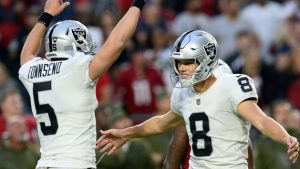 Carlson kicks Raiders past Cardinals