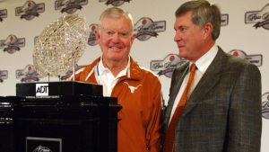 Hall of Fame coach Royal passes away at age 88