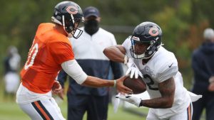 Bears RB Montgomery carted off with leg injury
