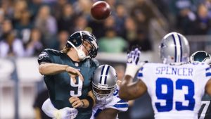 Turnovers carry Dallas past Vick-less Eagles