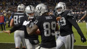 Raiders beat Chiefs 24-20, pick up first win