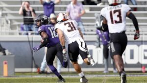 Davis’ Catch and Run helps TCU Upset Oklahoma St.