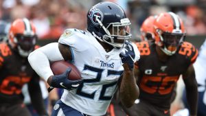 Titans, Raiders battle to remain in playoff race