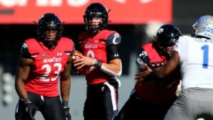 No. 7 Cincinnati slight favorite at No. 9 Notre Dame