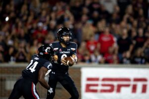 No. 4 Cincinnati to make CFP case vs. No. 21 Houston