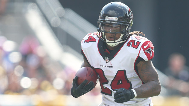 Oct 7, 2018; Pittsburgh, PA, USA; Atlanta Falcons running back Devonta Freeman (24) rushes the ball against the Pittsburgh Steelers during the second quarter at Heinz Field. Photo Credit: Charles LeClaire-USA TODAY Sports