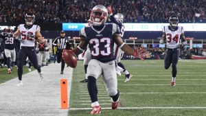 Lewis’ 3-TD outing leads Pats past Texans