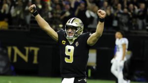 Saints QB Brees leaves with thumb injury