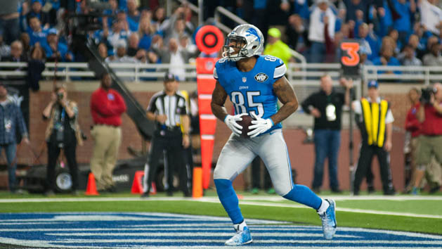 Dec 3, 2015; Detroit, MI, USA; Detroit Lions tight end Eric Ebron (85) scores a touchdown during the first quarter at Ford Field. Photo Credit: Tim Fuller-USA TODAY Sports