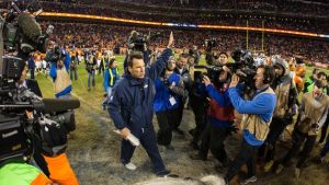 NFL Notes: Kubiak expected to retire, Johnson injured