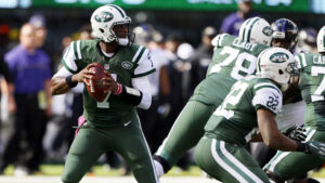 Jets QB Smith likely done with torn ACL