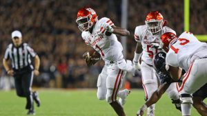 No. 6 Houston rallies to beat Cincy behind big-play D