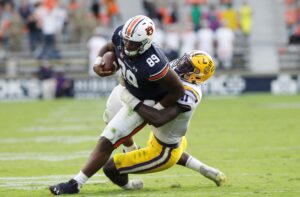 Auburn moves versatile Pegues to defensive line