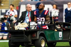 Report: Pats’ RB James White (hip) out for season