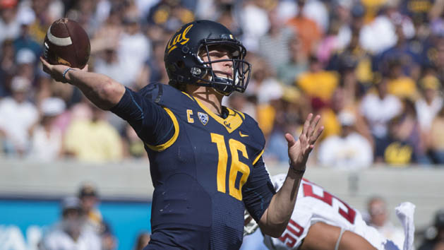 October 3, 2015; Berkeley, CA, USA; California Golden Bears quarterback Jared Goff (16) passes the football against the Washington State Cougars during the second quarter at Memorial Stadium. Mandatory Credit: Kyle Terada-USA TODAY Sports