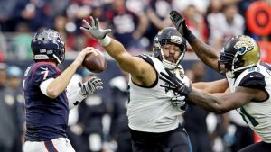 Jaguars DE Odrick sits with concussion