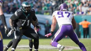NFL Notebook: Eagles sign Peters to extension