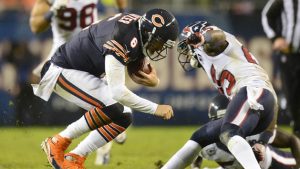 Bears’ Cutler leaves game with rib injury, but returns