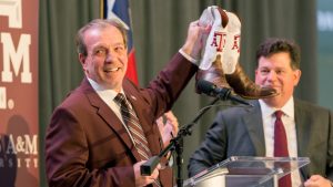 Texas A&M confirms 10-year, $75M deal for Fisher