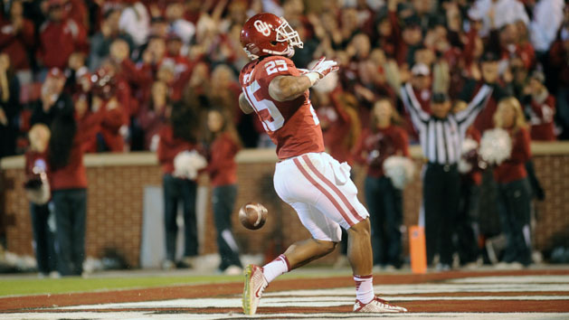 Nov 7, 2015; Norman, OK, USA; Oklahoma Sooners running back Joe Mixon (25) celebrates after scoring a touchdown against the Iowa State Cyclones during the fourth quarter at Gaylord Family - Oklahoma Memorial Stadium. Mandatory Credit: Mark D. Smith-USA TODAY Sports