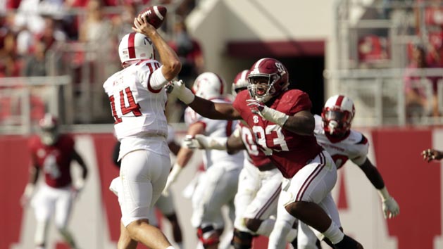 Jonathan Allen (93) puts pressure on Western Kentucky Hilltoppers quarterback Mike White (14) at Bryant-Denny Stadium. Photo Credit: Marvin Gentry-USA TODAY Sports