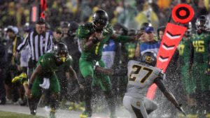 Oregon pours it on against Cal in rain