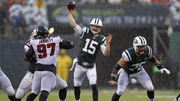 Oct 29, 2017; East Rutherford, NJ, USA; New York Jets quarterback Josh McCown (15) passes against the Atlanta Falcons during the third quarter at MetLife Stadium. Photo Credit: Adam Hunger-USA TODAY Sports