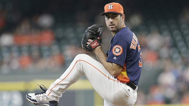 Sep 17, 2017; Houston, TX, USA; Houston Astros starting pitcher Justin Verlander (35) pitches against the Seattle Mariners in the first inning at Minute Maid Park. Photo Credit: Thomas B. Shea-USA TODAY Sports