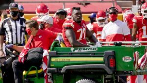 Chiefs OL Osemele tears tendons in both knees