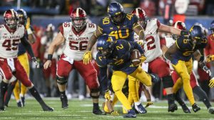 West Virginia S Robinson enters transfer portal