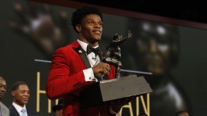 Cards’ Jackson becomes youngest to win Heisman