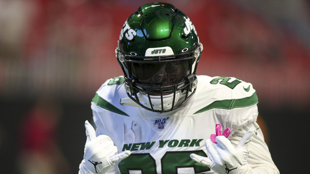 Oct 22, 2017; Pittsburgh, PA, USA; Pittsburgh Steelers runningback Le'Veon Bell (26) runs for a first down as Cincinnati Bengals linebacker Nick Vigil (59) and linebacker Vincent Rey (57) give chase in the second quarter at Heinz Field. Photo Credit: Philip G. Pavely-USA TODAY Sports