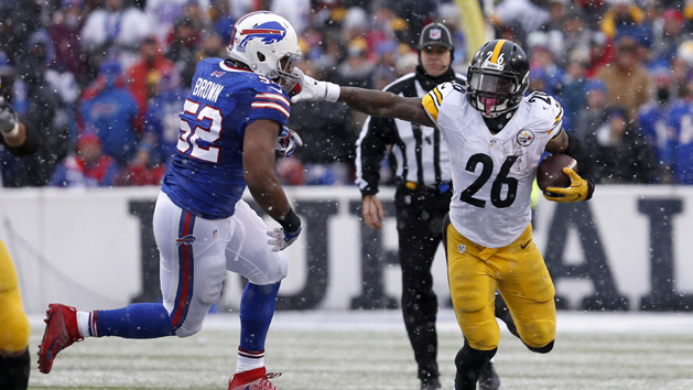 Oct 2, 2016; Pittsburgh, PA, USA; Pittsburgh Steelers running back Le'Veon Bell (26) runs the ball past Kansas City Chiefs safety Daniel Sorensen (49) during the first half at Heinz Field. Photo Credit: Jason Bridge-USA TODAY Sports