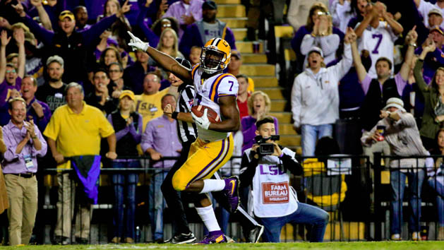 Oct 22, 2016; Baton Rouge, LA, USA; LSU Tigers running back Leonard Fournette (7) breaks loose for a touchdown run against the Mississippi Rebels during the third quarter of a game at Tiger Stadium. Photo Credit: Derick E. Hingle-USA TODAY Sports