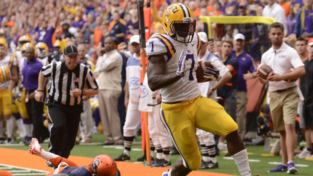 Nov 12, 2016; Fayetteville, AR, USA; LSU Tigers running back Leonard Fournette (7) runs for a large gain after a reception during the first quarter of the game against the Arkansas Razorbacks at Donald W. Reynolds Razorback Stadium. Photo Credit: Brett Rojo-USA TODAY Sports