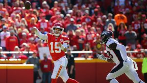 Notes: Mahomes tops 300 yards in seven straight
