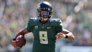 Oregon runs past Wyoming to move to 3-0