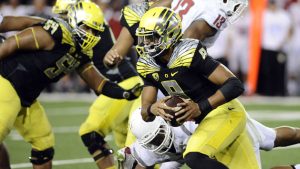 No. 2 Oregon escapes Pullman with a 38-31 win