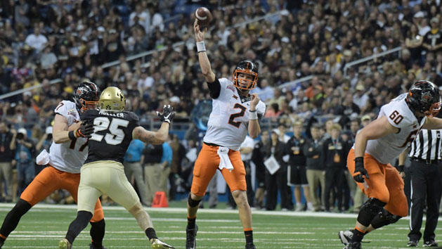 Dec 29, 2016; San Antonio, TX, USA; Oklahoma State Cowboys quarterback Mason Rudolph (2) throws a 23-yard touchdown pass in the third quarter against the Colorado Buffaloes during the 2016 Alamo Bowl at Alamodome. Photo Credit: Kirby Lee-USA TODAY Sports