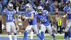 Stafford fights through finger injury for Lions