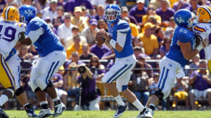 Kentucky names Maxwell Smith starting QB