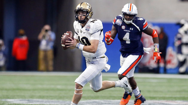 Jan 1, 2018; Atlanta, GA, USA; Central Florida Knights quarterback McKenzie Milton (10) throws a pass against the Auburn Tigers in the third quarter in the 2018 Peach Bowl at Mercedes-Benz Stadium. Photo Credit: Brett Davis-USA TODAY Sports